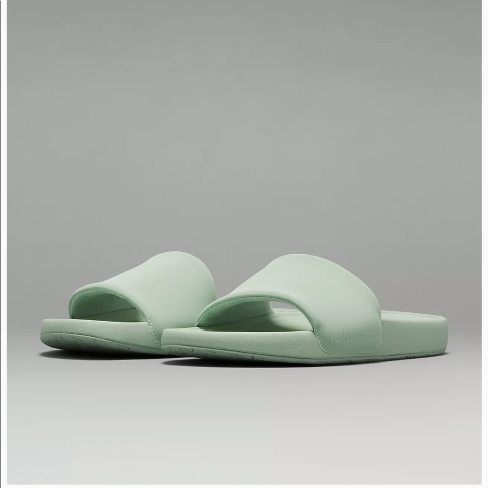 LULULEMON RESTFEEL SLIDES. GREEN